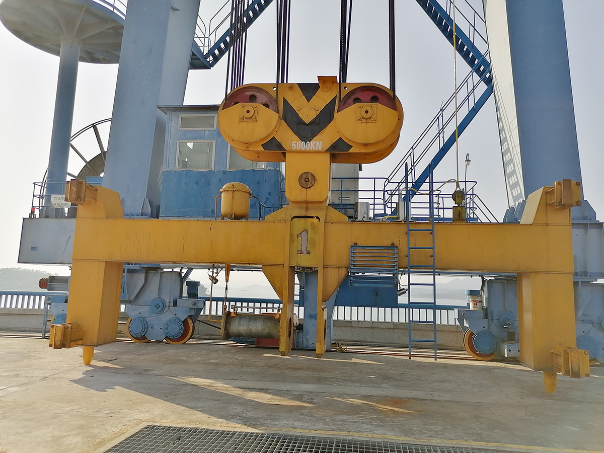 丹江口電廠壩頂門(mén)機(jī)