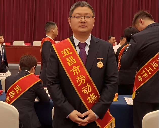 祝賀！微特工程師張艷波榮獲宜昌市“勞動(dòng)模范”稱號(hào)